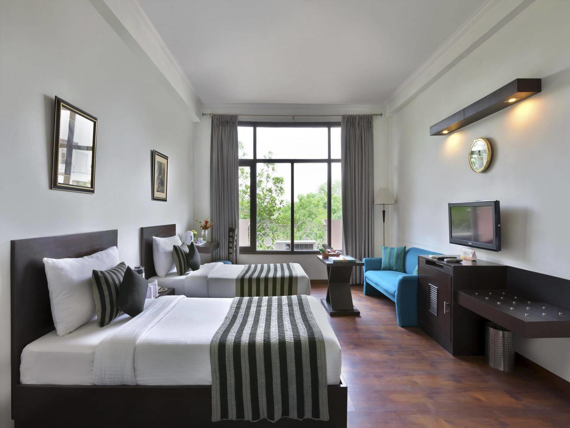 Regale Inn New Delhi Exterior photo