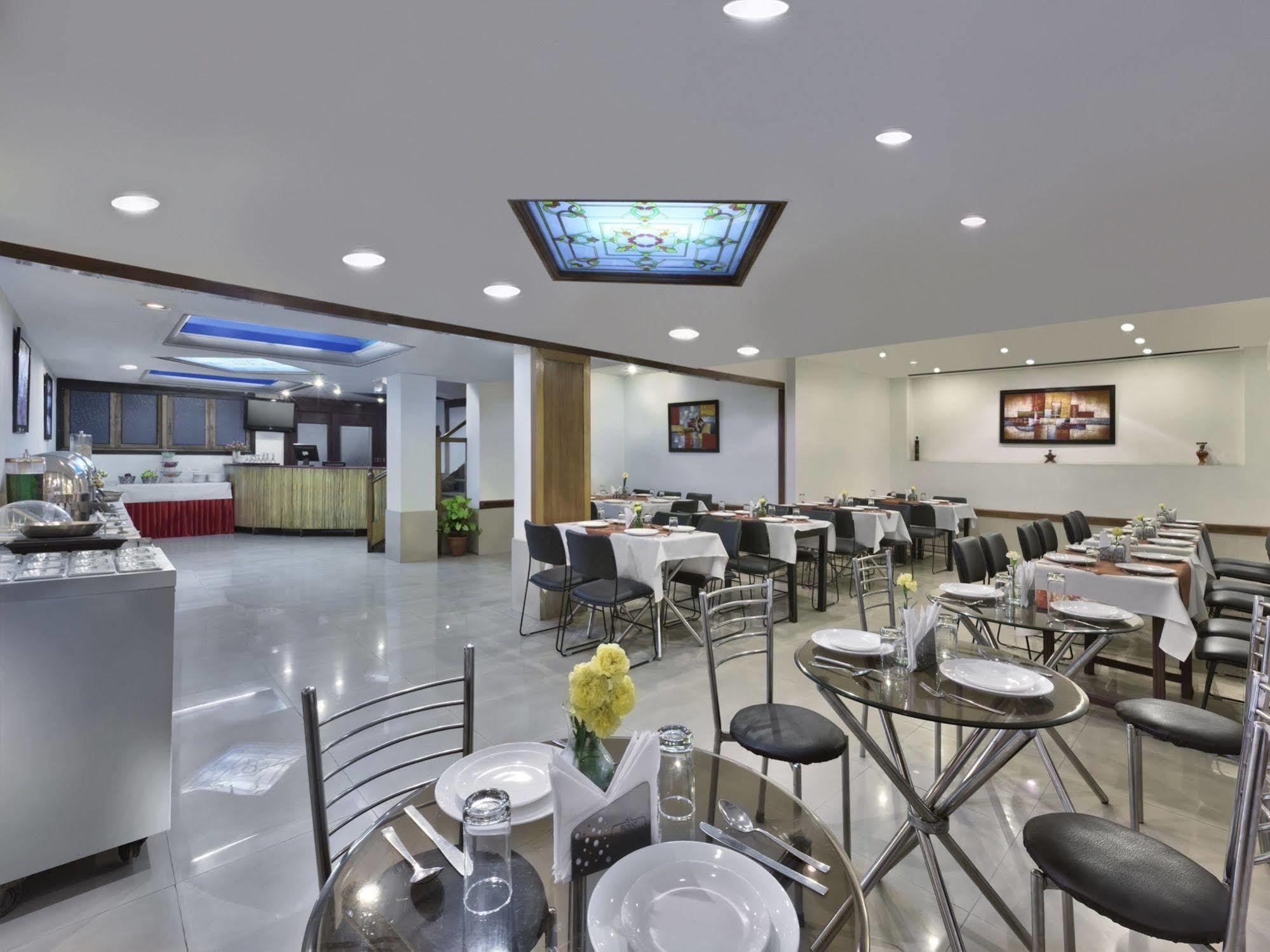 Regale Inn New Delhi Exterior photo