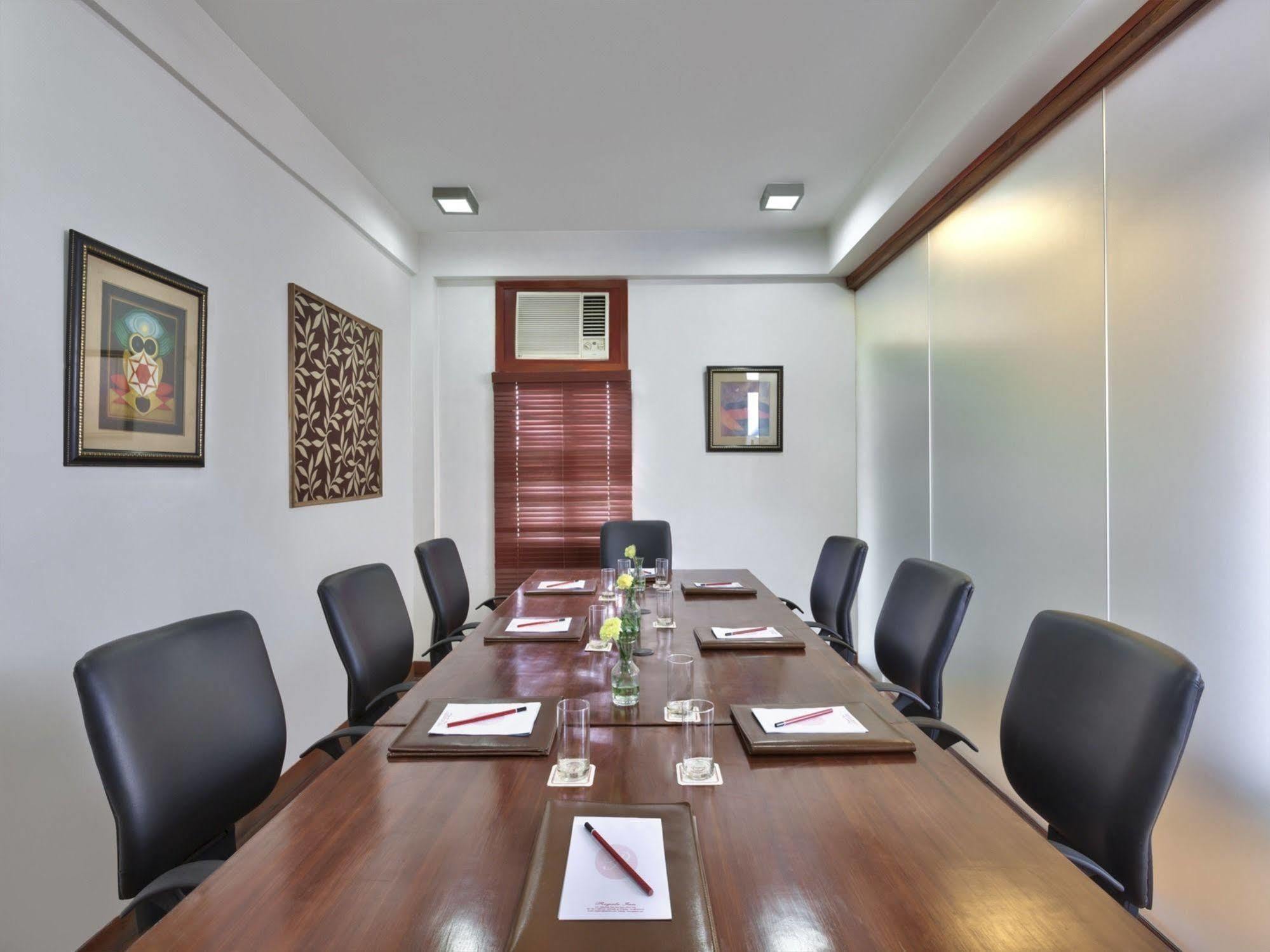 Regale Inn New Delhi Exterior photo