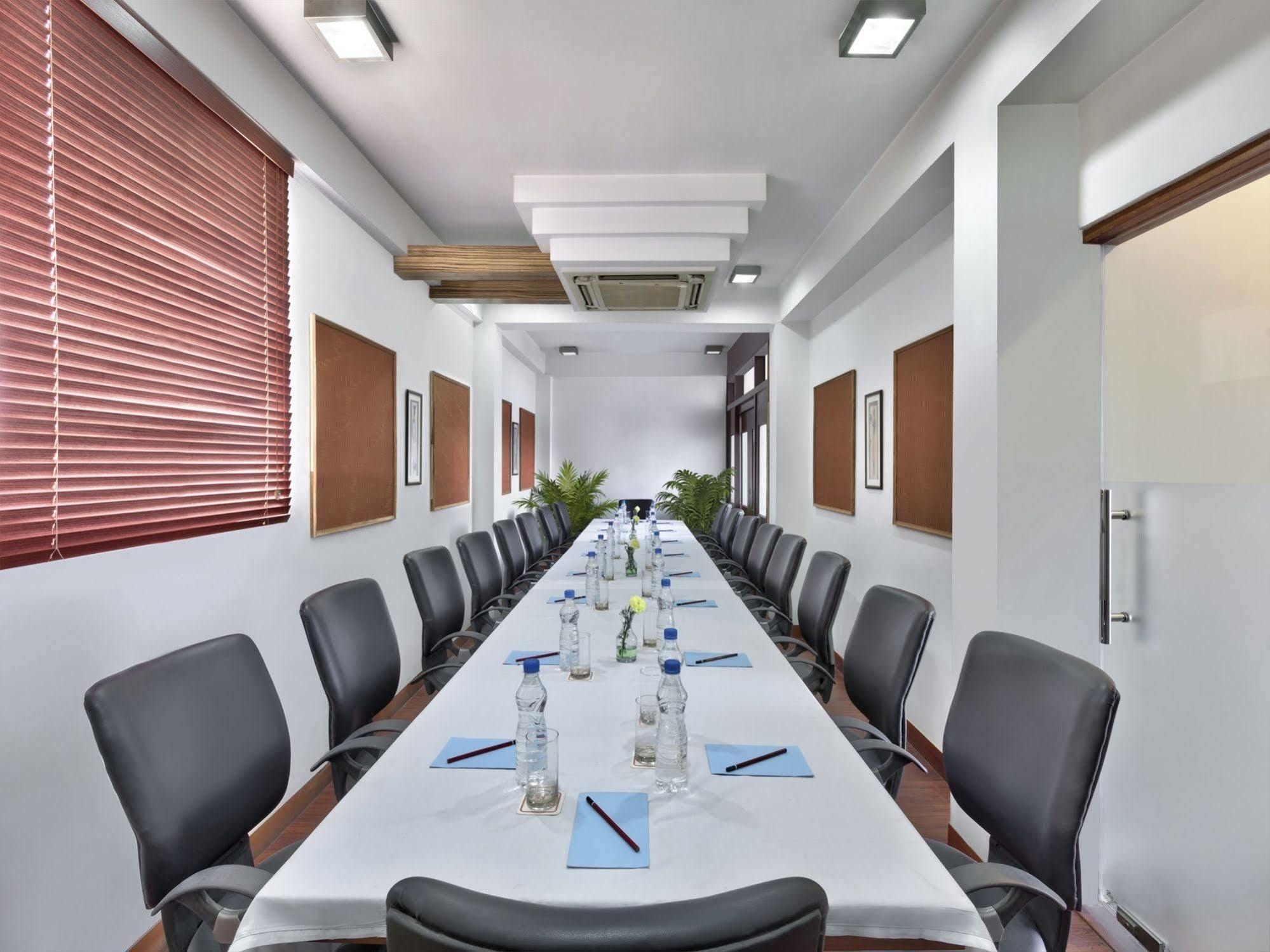 Regale Inn New Delhi Exterior photo