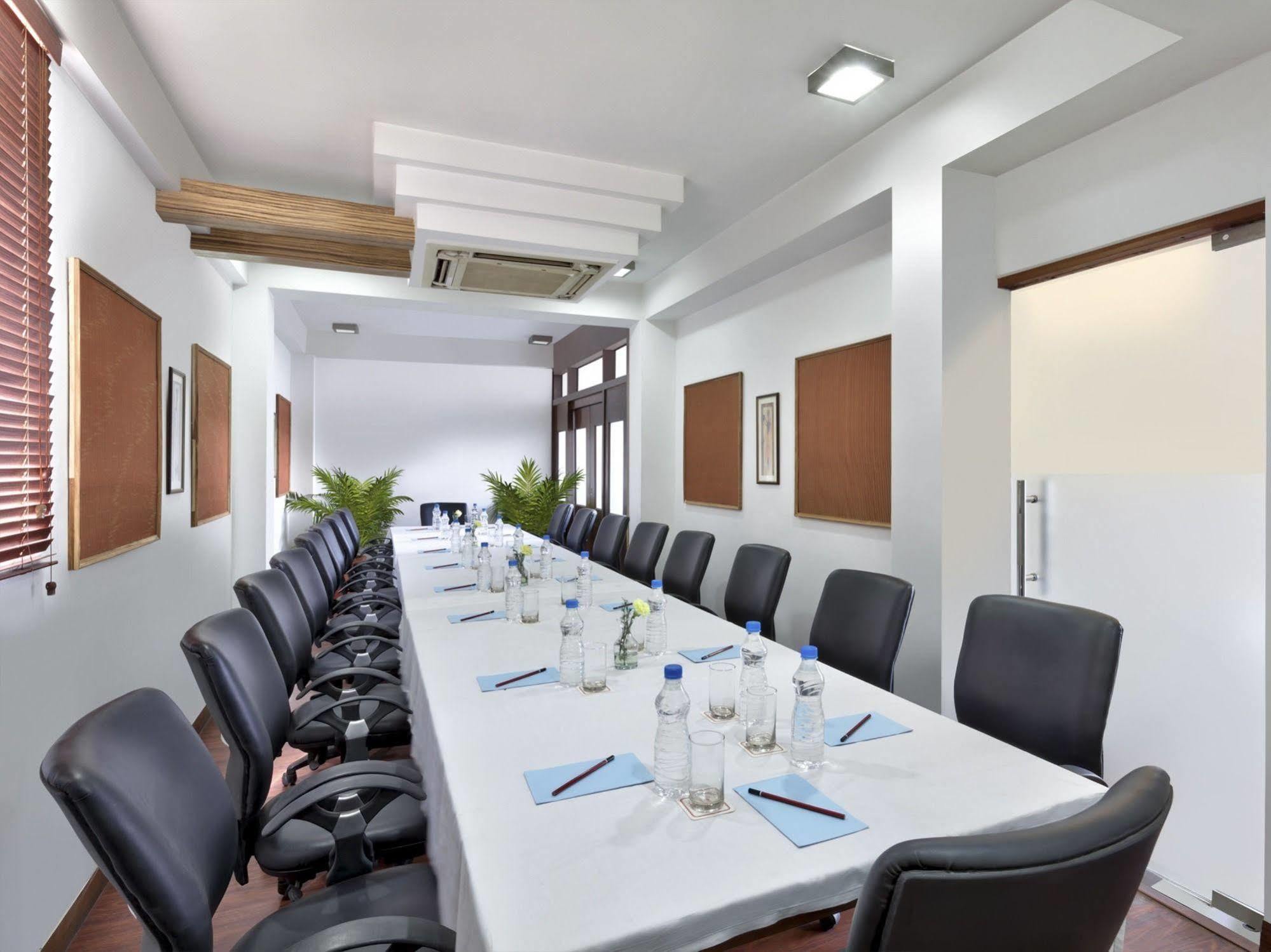 Regale Inn New Delhi Exterior photo